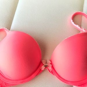 Victoria Secret body by Victoria push up bra 34B